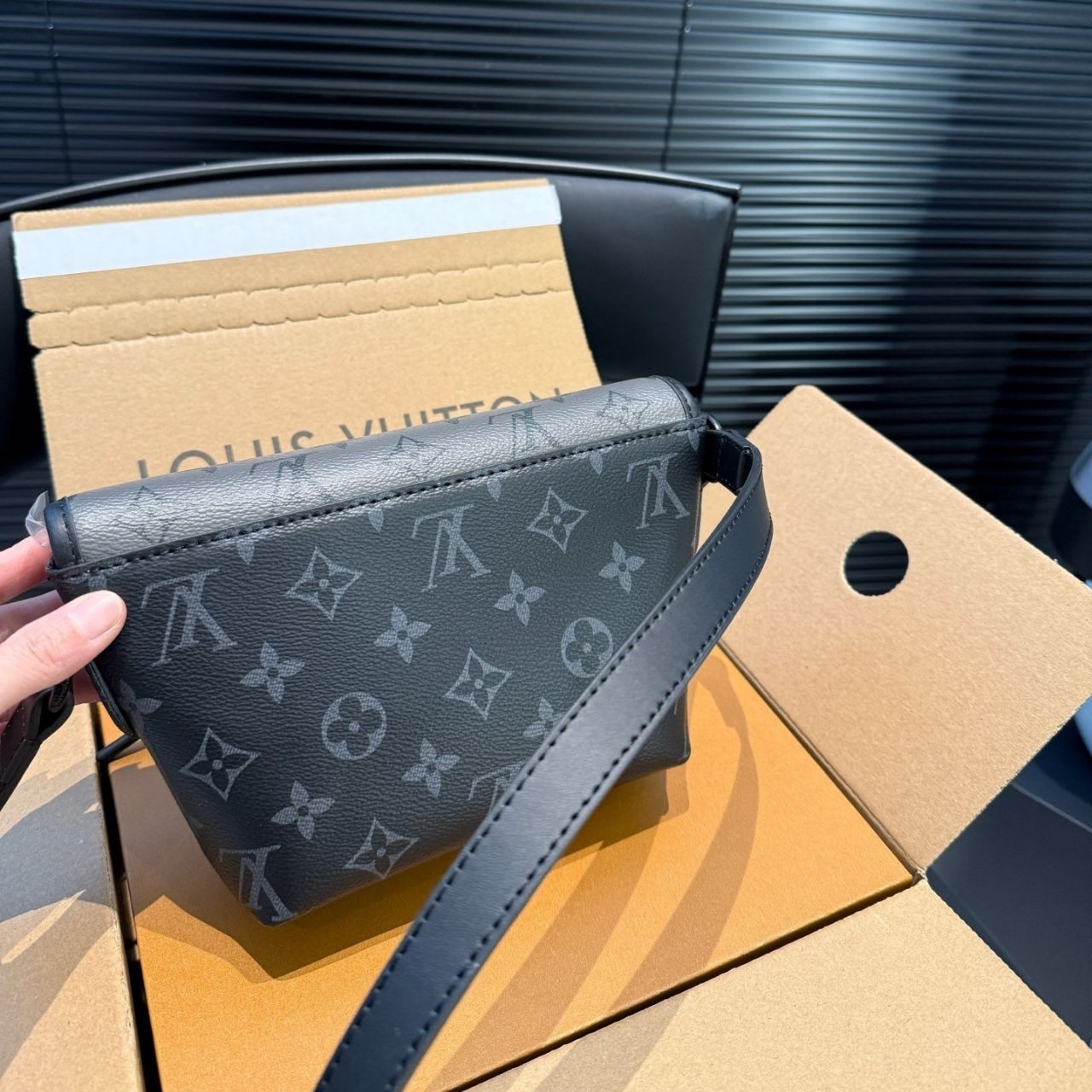 Louis Vuitton Pulse Wearable Wallet Monogram Eclipse 15cm M12806 - Image 4