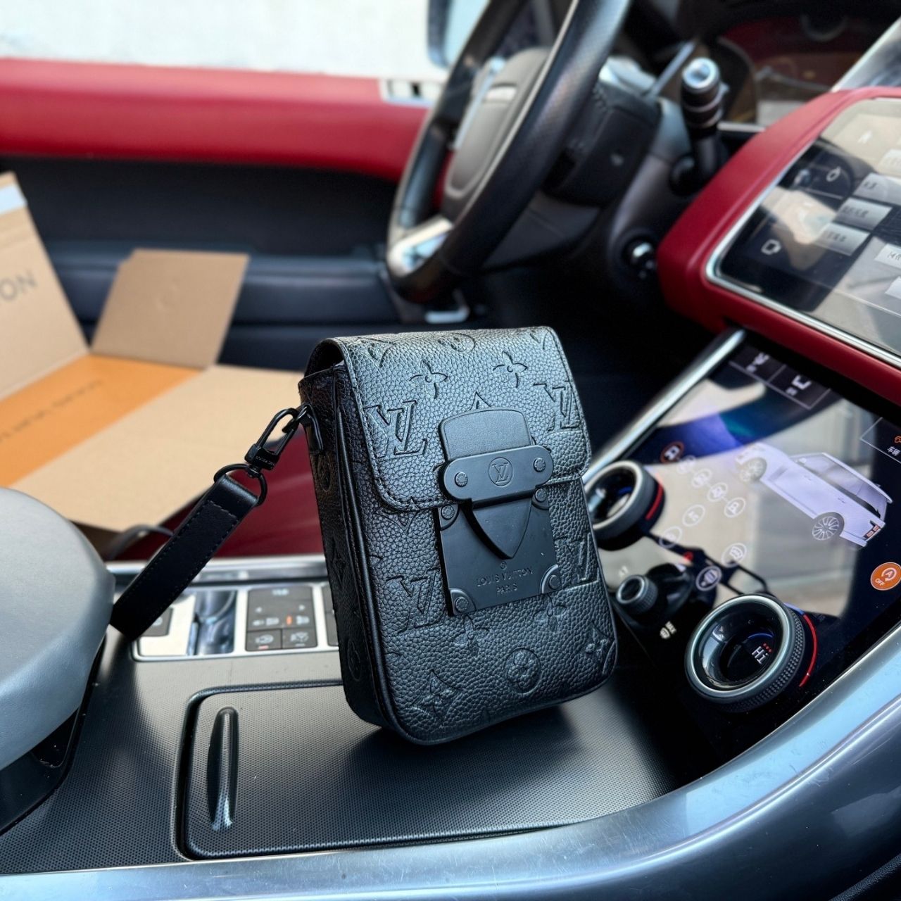 Louis Vuitton S-Lock Vertical Wearable Wallet Monogram Taurillon Black 19cm M81524 - Image 4