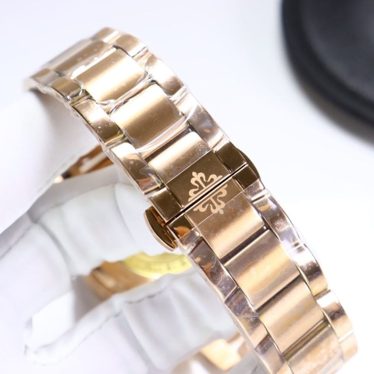 Patek Philippe Aquanaut Diamond Bezel Rose Gold Black - Image 7