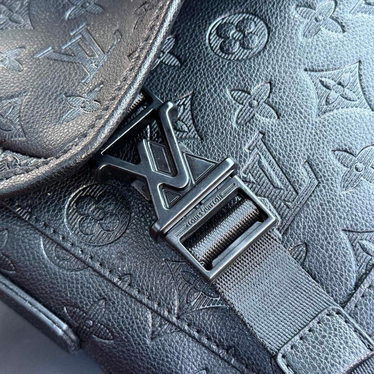 Louis Vuitton Messenger Voyager PM Monogram Shadow Black 33cm M25121 - Image 9