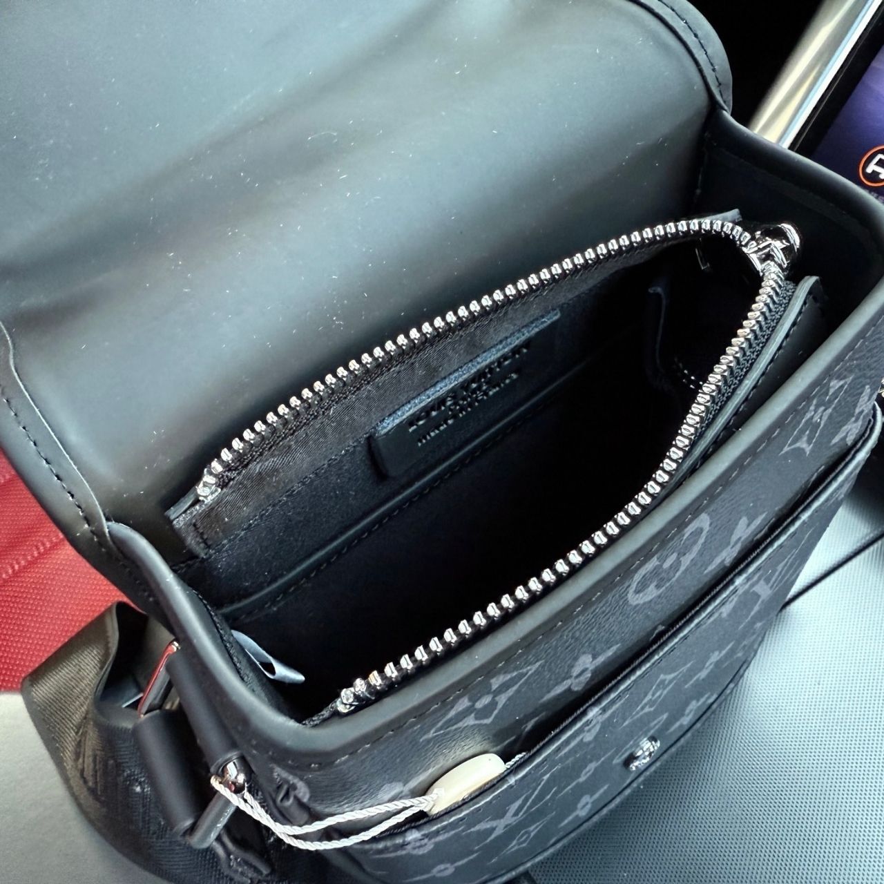 Louis Vuitton Messenger Bag Monogram Eclipse 16cm - Image 9