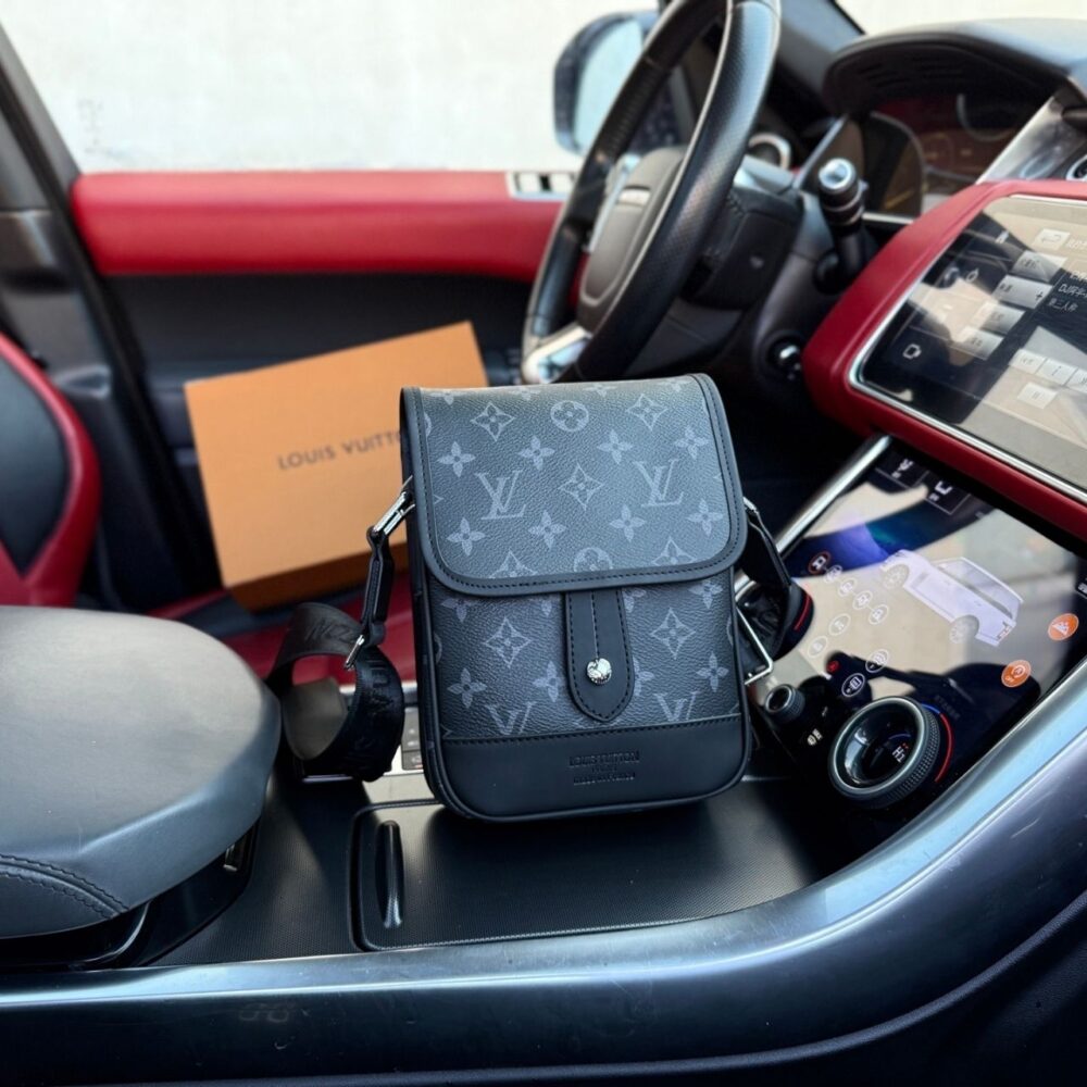 Alternative view of Louis Vuitton Messenger Bag Monogram Eclipse 16cm
