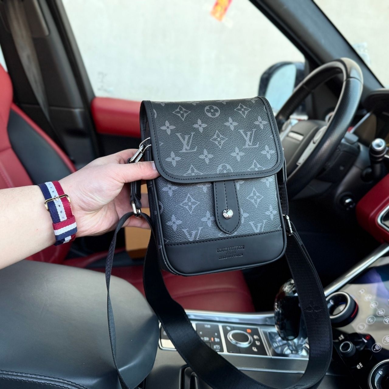 Louis Vuitton Messenger Bag Monogram Eclipse 16cm - Image 3