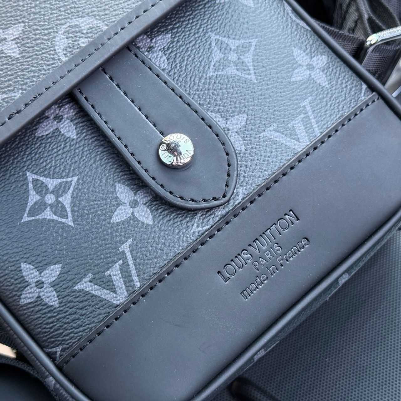 Louis Vuitton Messenger Bag Monogram Eclipse 16cm - Image 10