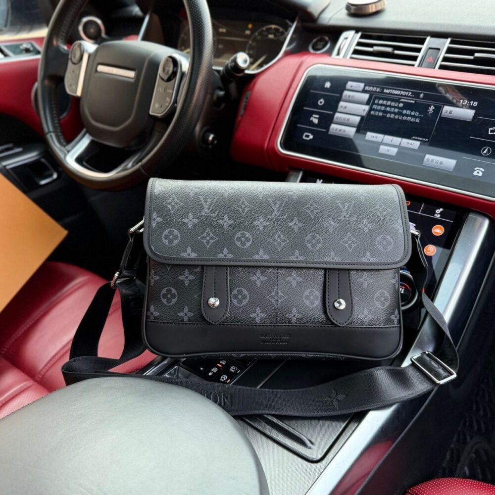Alternative view of Louis Vuitton Courrier Messenger Monogram Eclipse 29cm