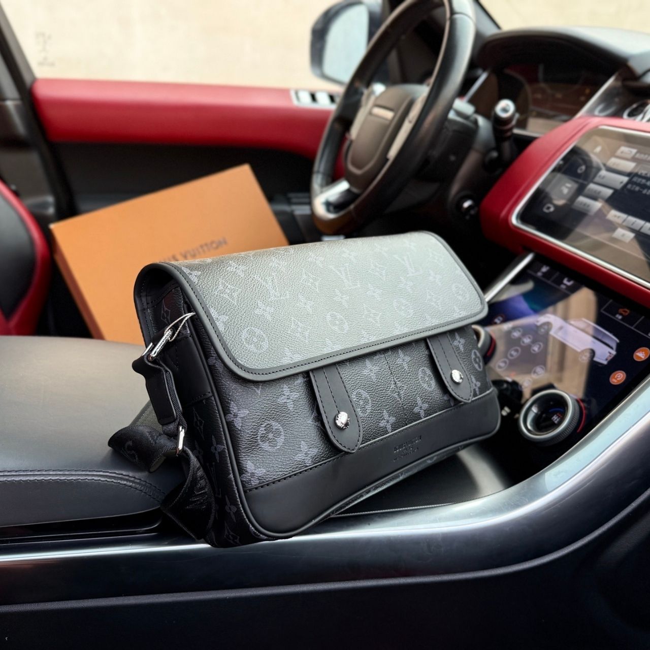 Louis Vuitton Courrier Messenger Monogram Eclipse 29cm - Image 4