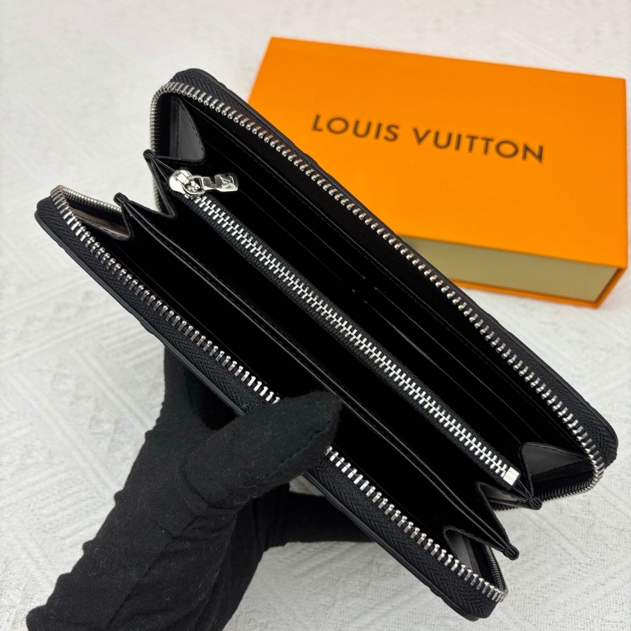 Louis Vuitton Zippy Wallet Monogram Shadow Black 19cm - Image 5