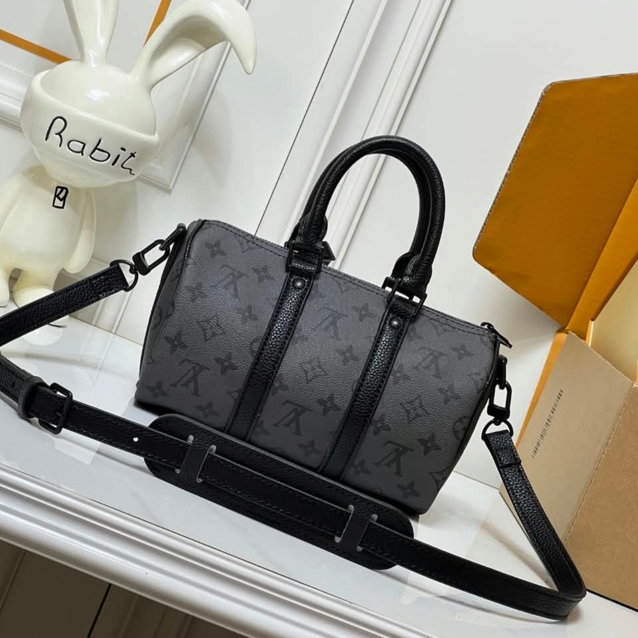 Louis Vuitton Keepall Bandouliere 25 Black 25cm - Image 4
