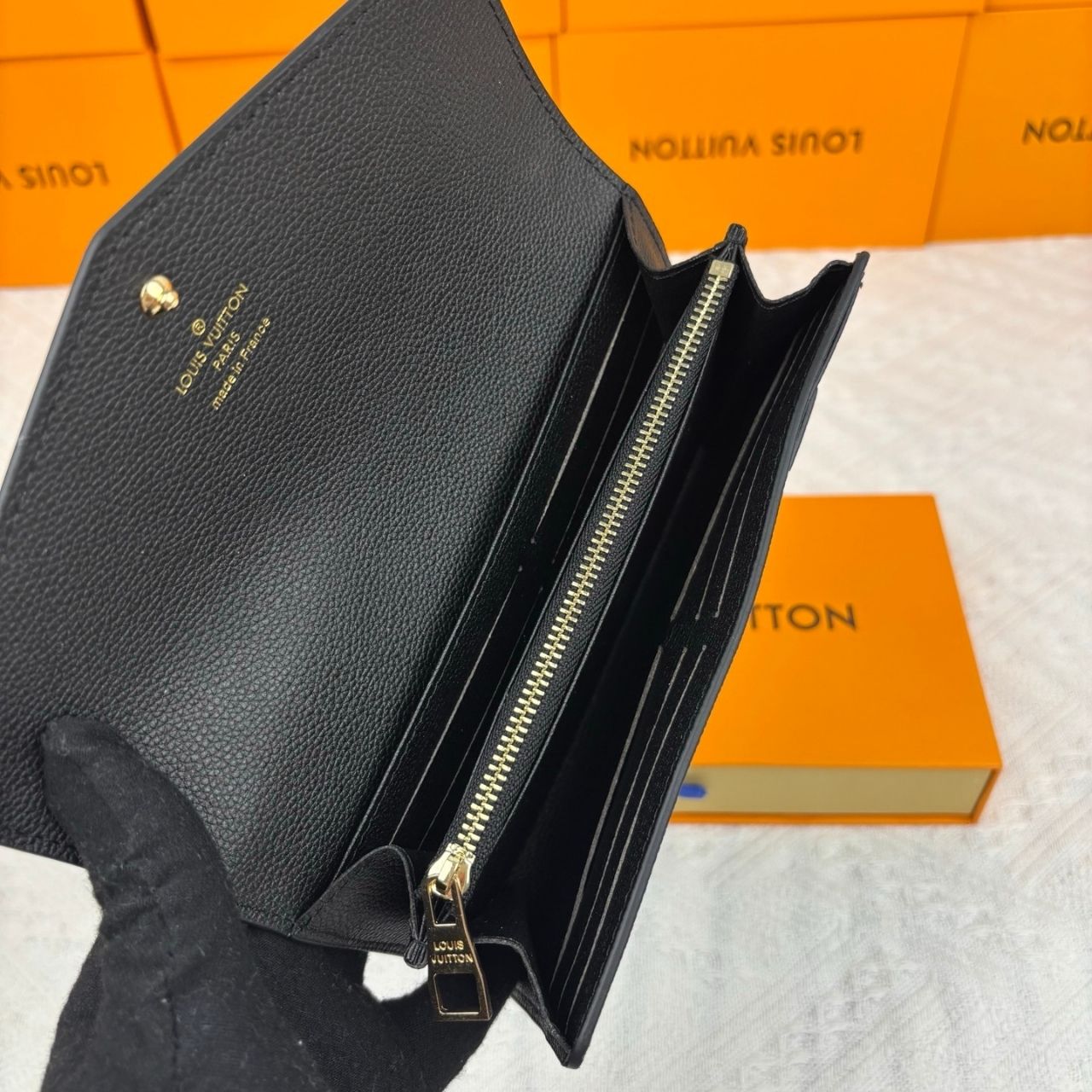 Louis Vuitton Sarah Wallet Monogram Empreinte Black 19cm - Image 4