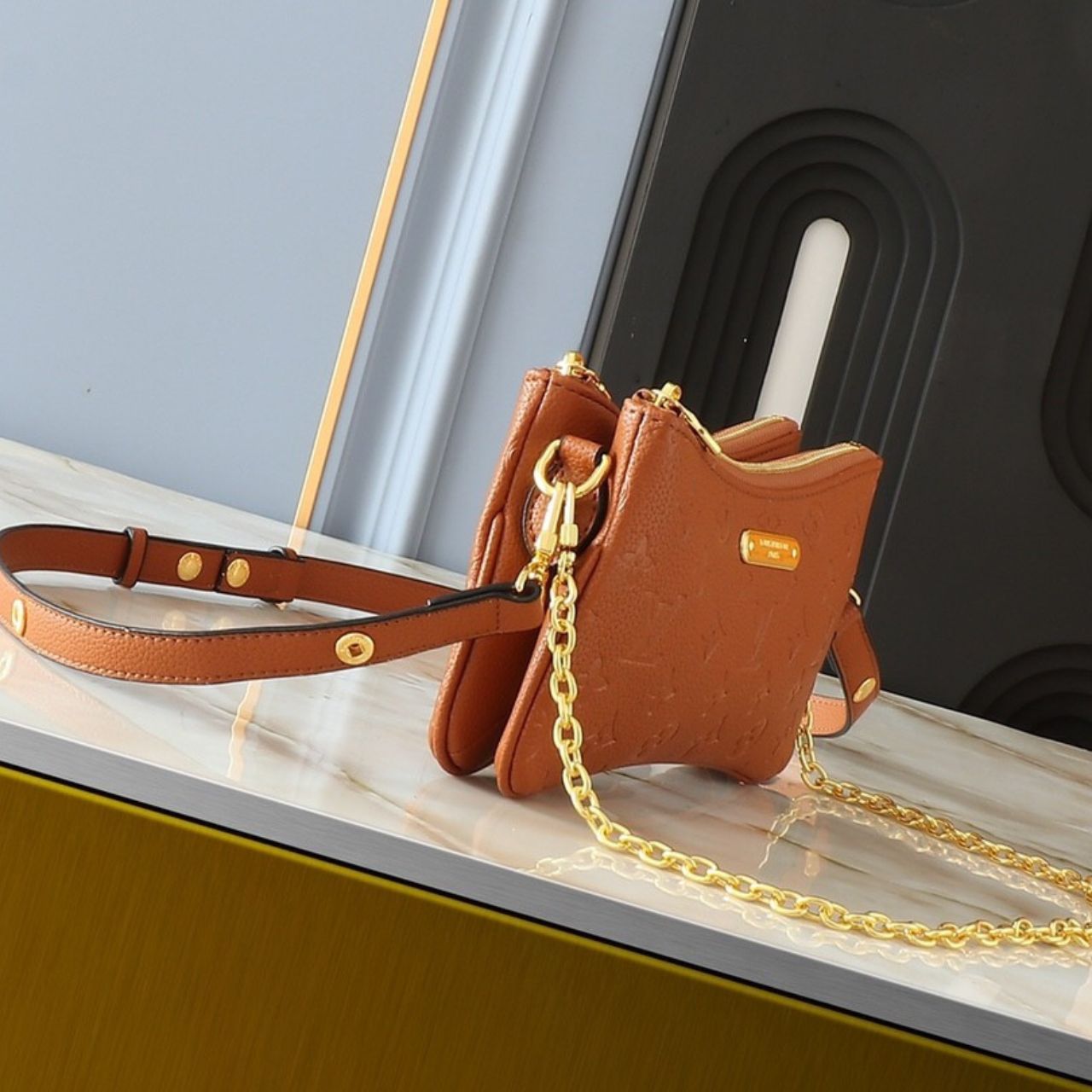 Louis Vuitton Liv Pochette Cognac Brown 26cm M11916 - Image 3