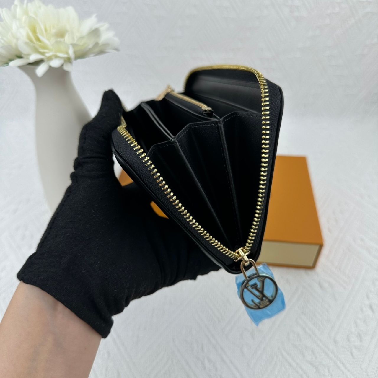 Louis Vuitton Zippy Wallet Monogram Embossed Black 19.5cm M81510 - Image 3