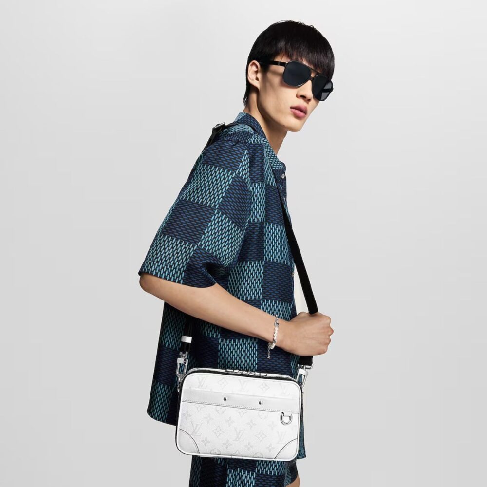 Alternative view of Louis Vuitton Alpha Messenger Optic White 24cm M31069