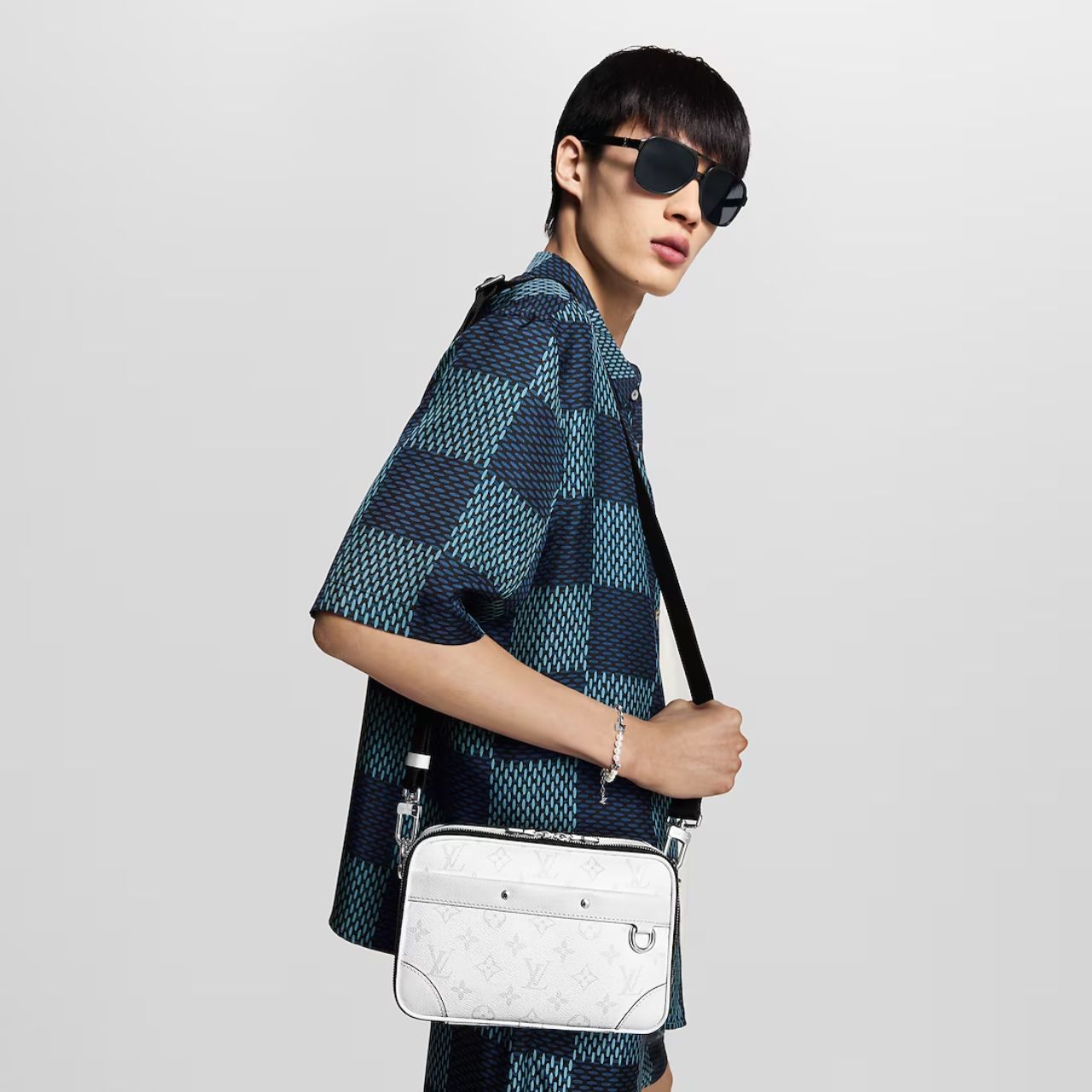 Louis Vuitton Alpha Messenger Optic White 24cm M31069 - Image 2