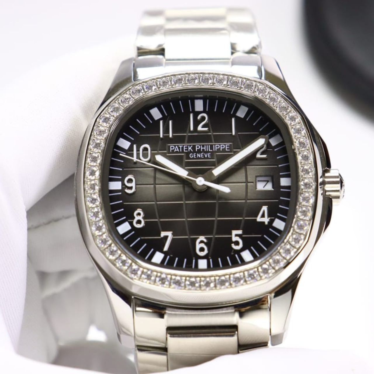 Patek Philippe Aquanaut Diamond Bezel Silver Black Dial - Image 2