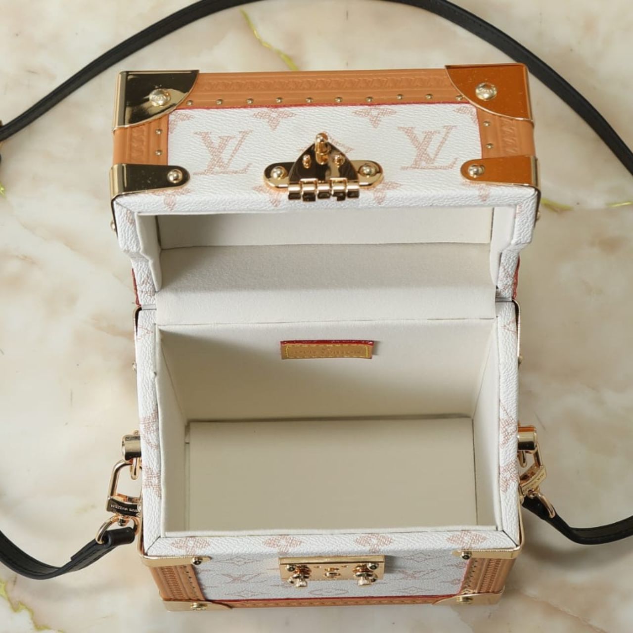 Louis Vuitton Camera Box Monogram Beige 21.5cm M10329 - Image 5
