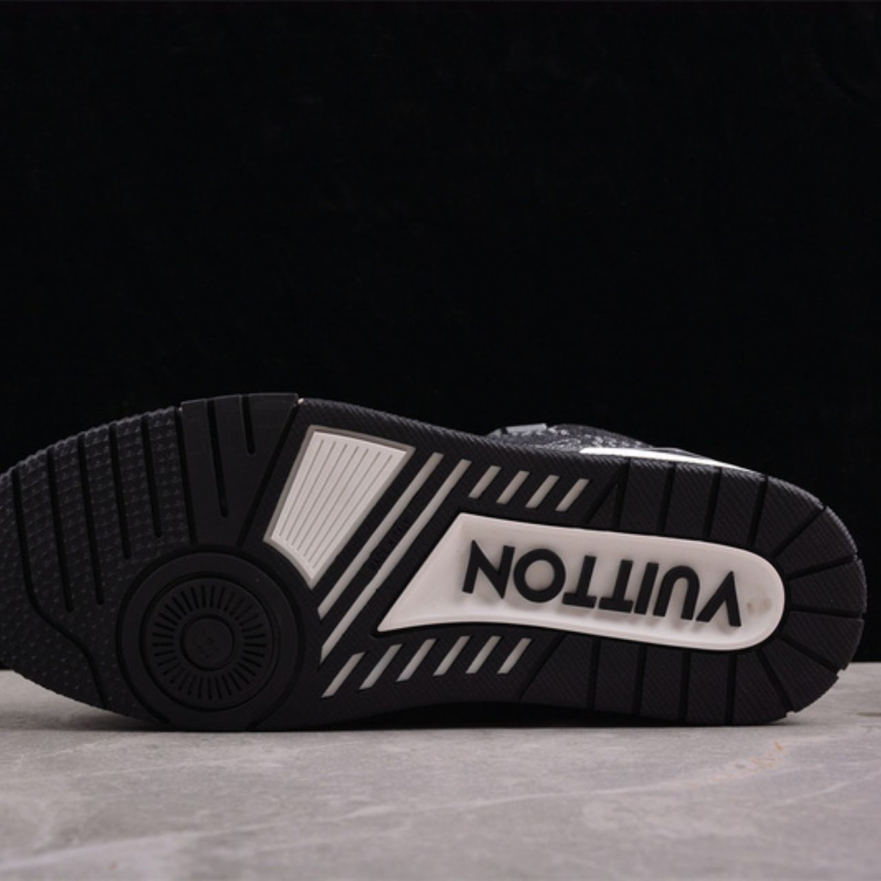 Louis Vuitton LV Trainer Sneakers Black 1AD6E6 - Image 13