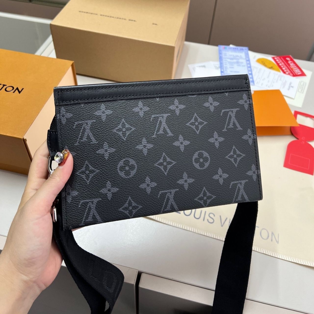 Louis Vuitton Gaston Wearable Wallet Monogram Eclipse Reverse 21cm M81124 - Image 4