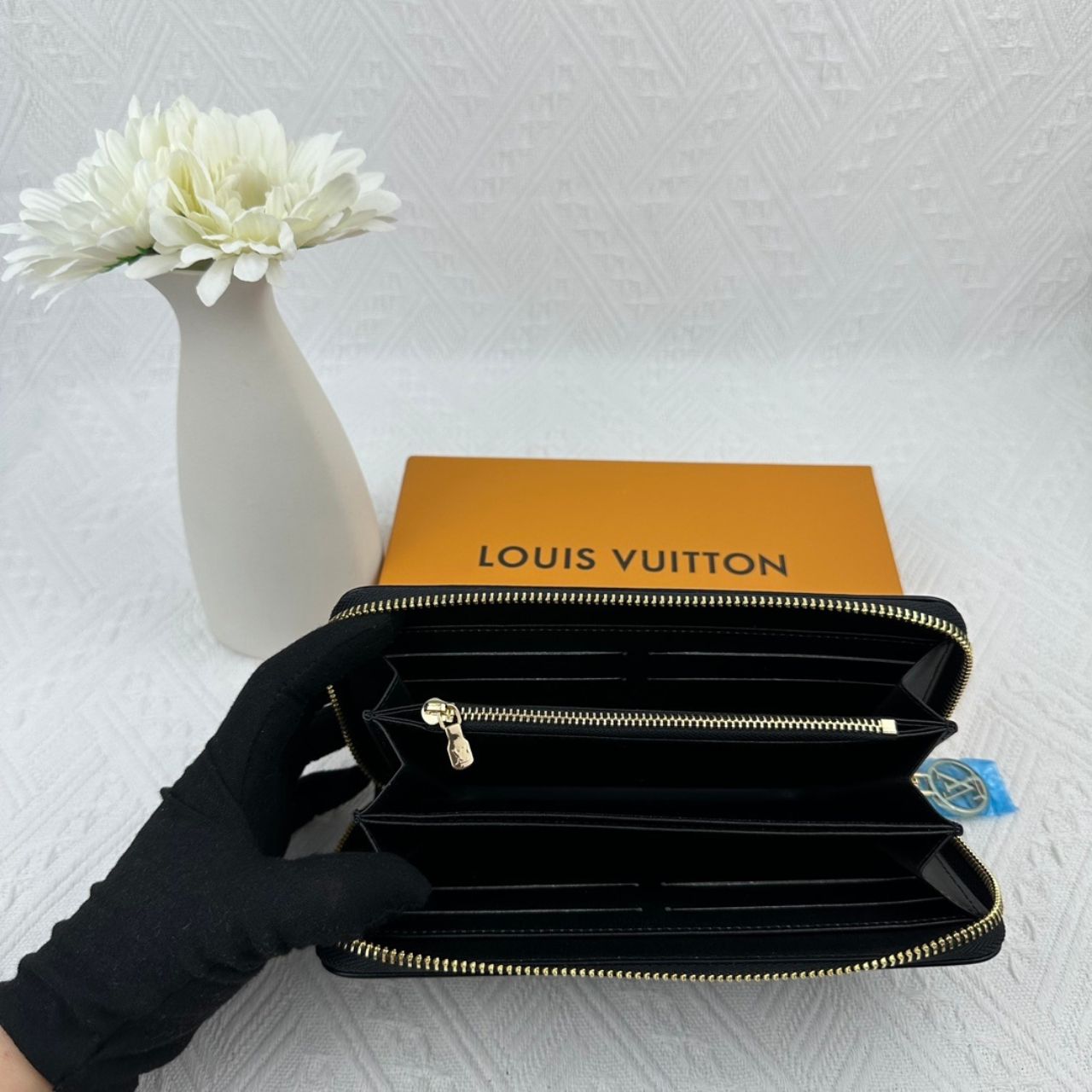 Louis Vuitton Zippy Wallet Monogram Embossed Black 19.5cm M81510 - Image 8