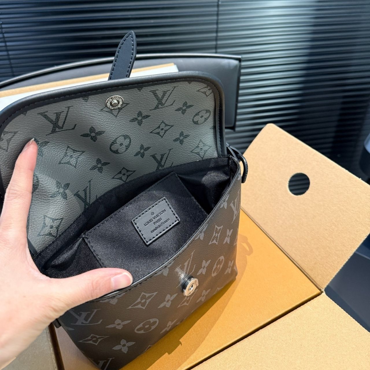 Louis Vuitton Pulse Wearable Wallet Monogram Eclipse 15cm M12806 - Image 9