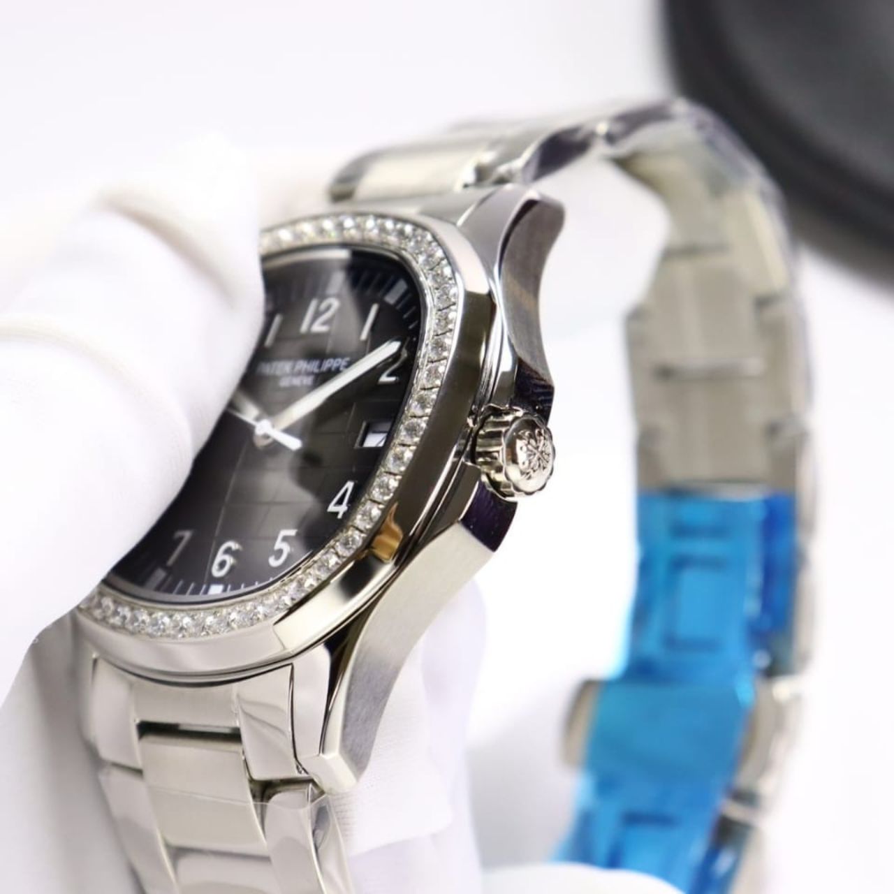 Patek Philippe Aquanaut Diamond Bezel Silver Black Dial - Image 5