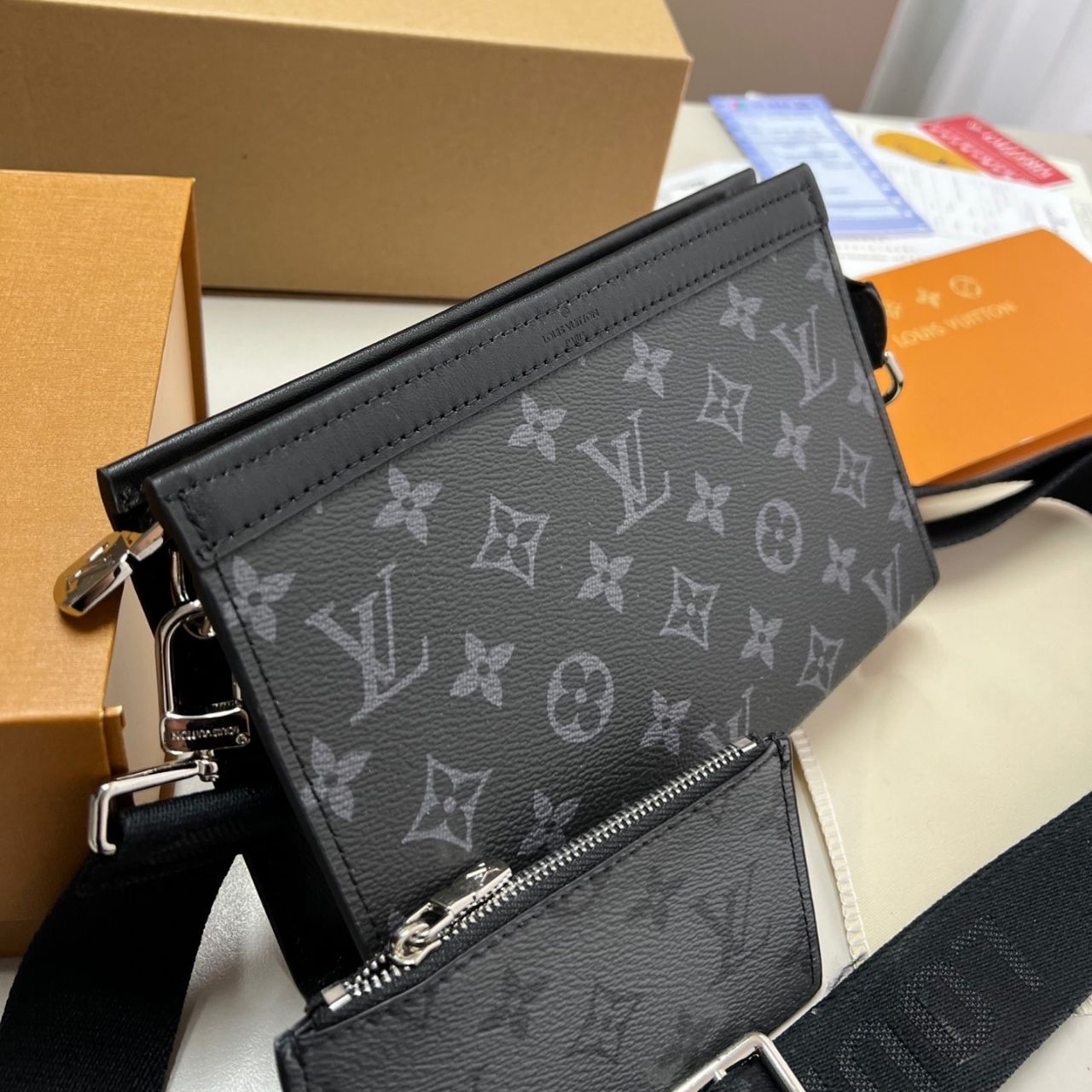 Louis Vuitton Gaston Wearable Wallet Monogram Eclipse Reverse 21cm M81124 - Image 7