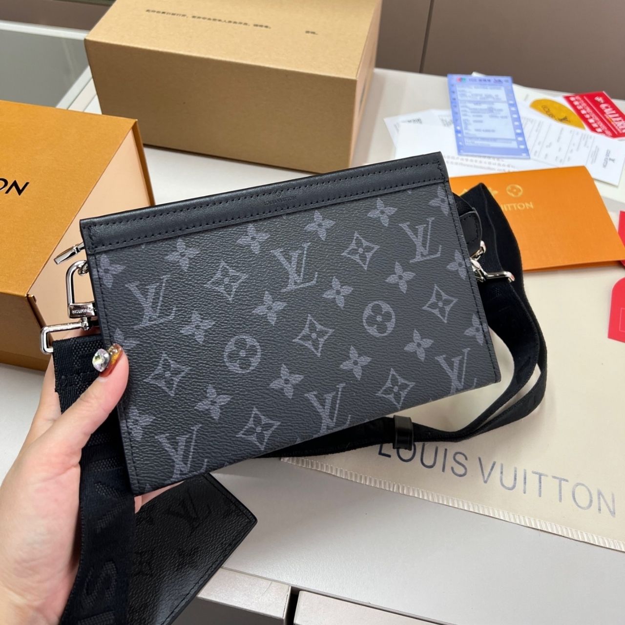 Louis Vuitton Gaston Wearable Wallet Monogram Eclipse Reverse 21cm M81124 - Image 5