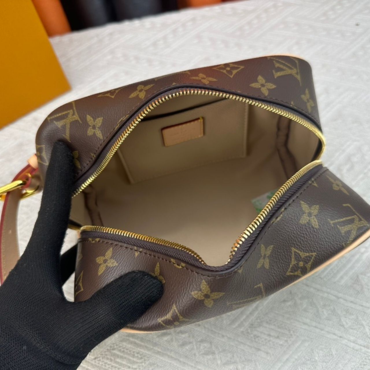 Louis Vuitton Locker Dopp Kit Monogram 23cm M83112 - Image 10