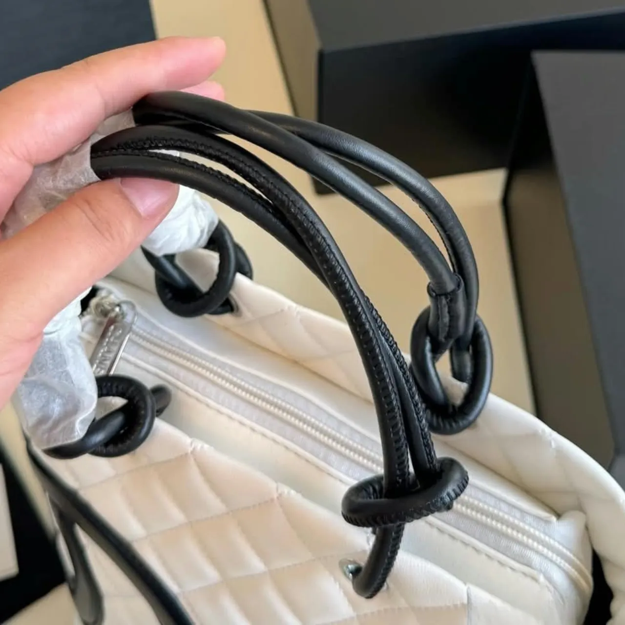 Chanel Cambon Line Medium Tote Bag In White And Black 20cm - Image 9