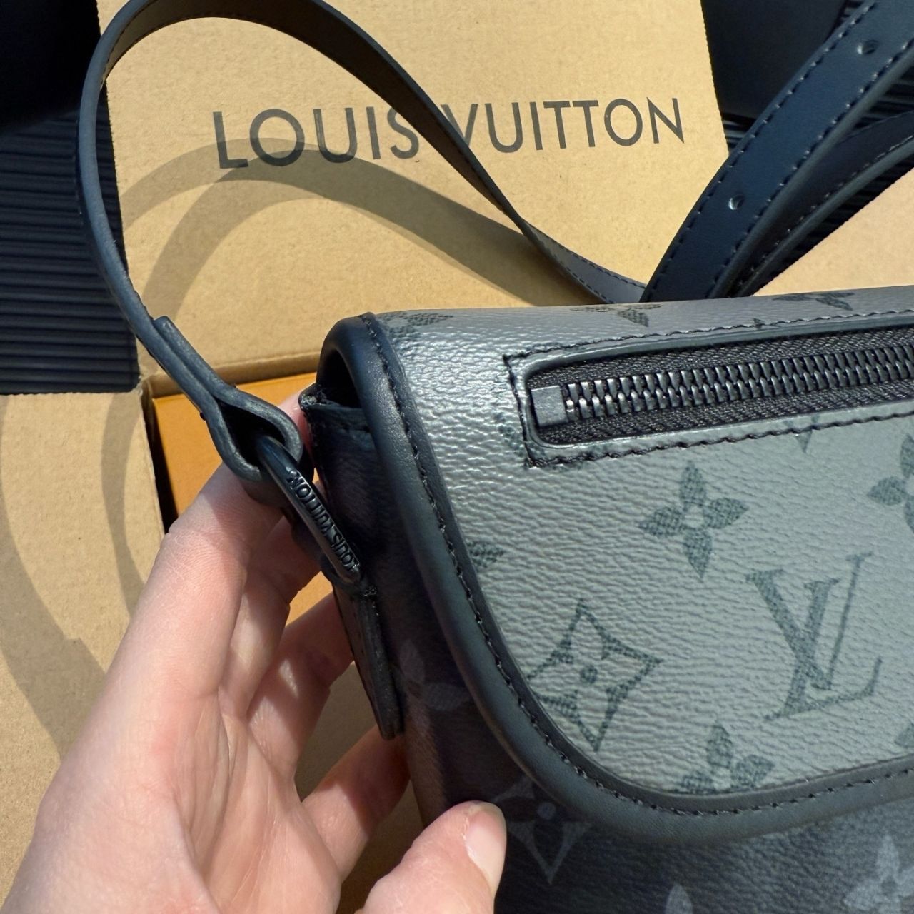 Louis Vuitton Pulse Wearable Wallet Monogram Eclipse 15cm M12806 - Image 10