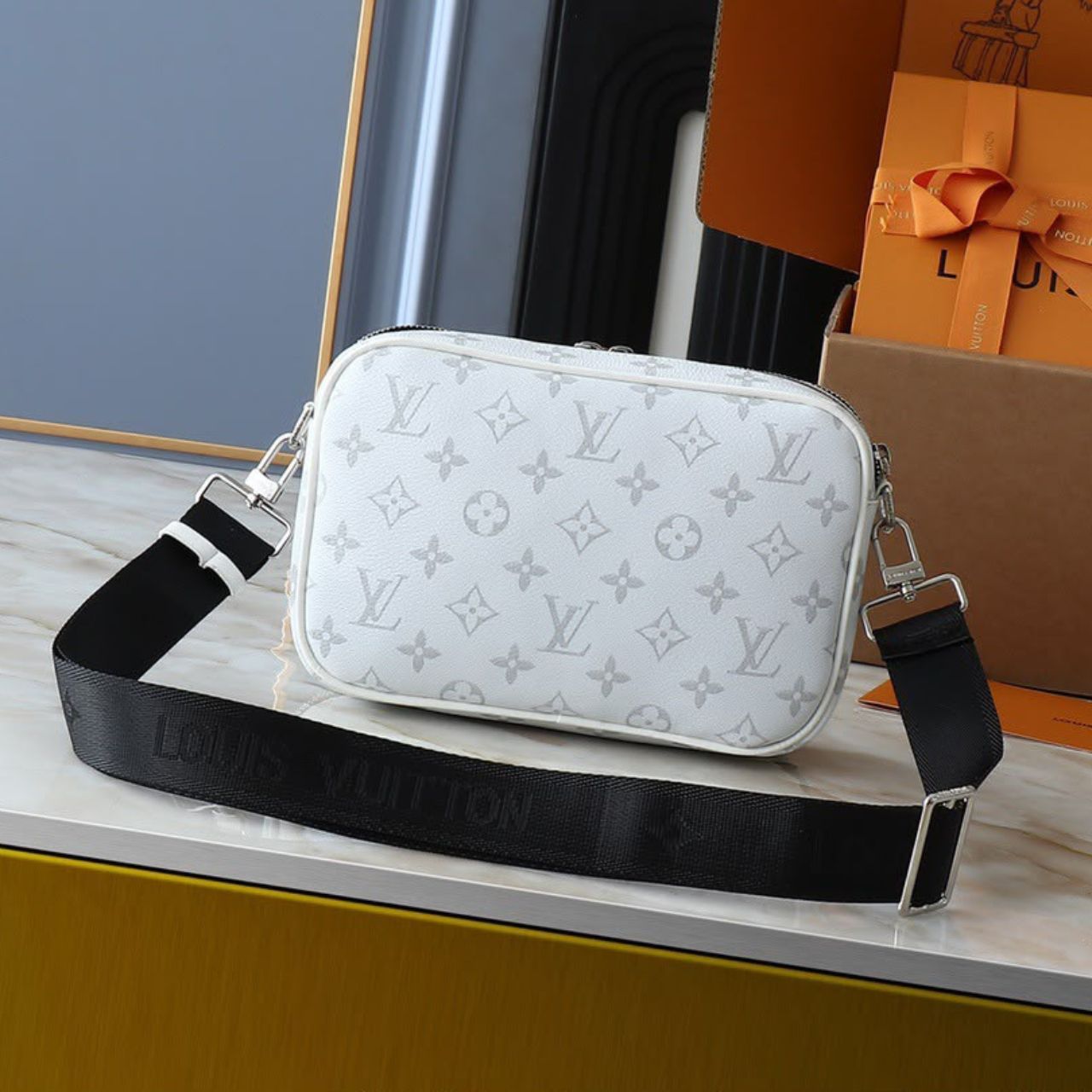 Louis Vuitton Alpha Messenger Optic White 24cm M31069 - Image 5