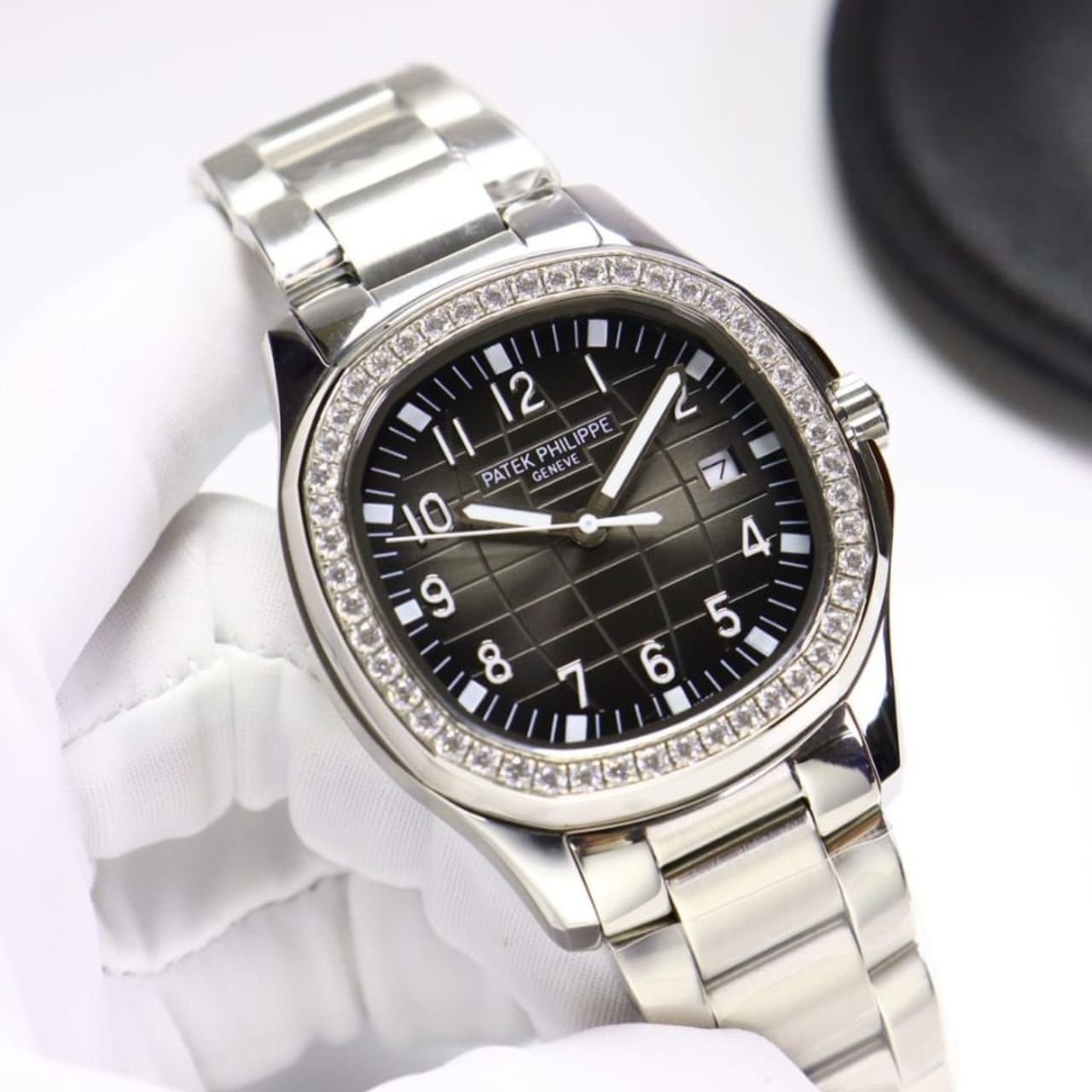 Patek Philippe Aquanaut Diamond Bezel Silver Black Dial - Image 4