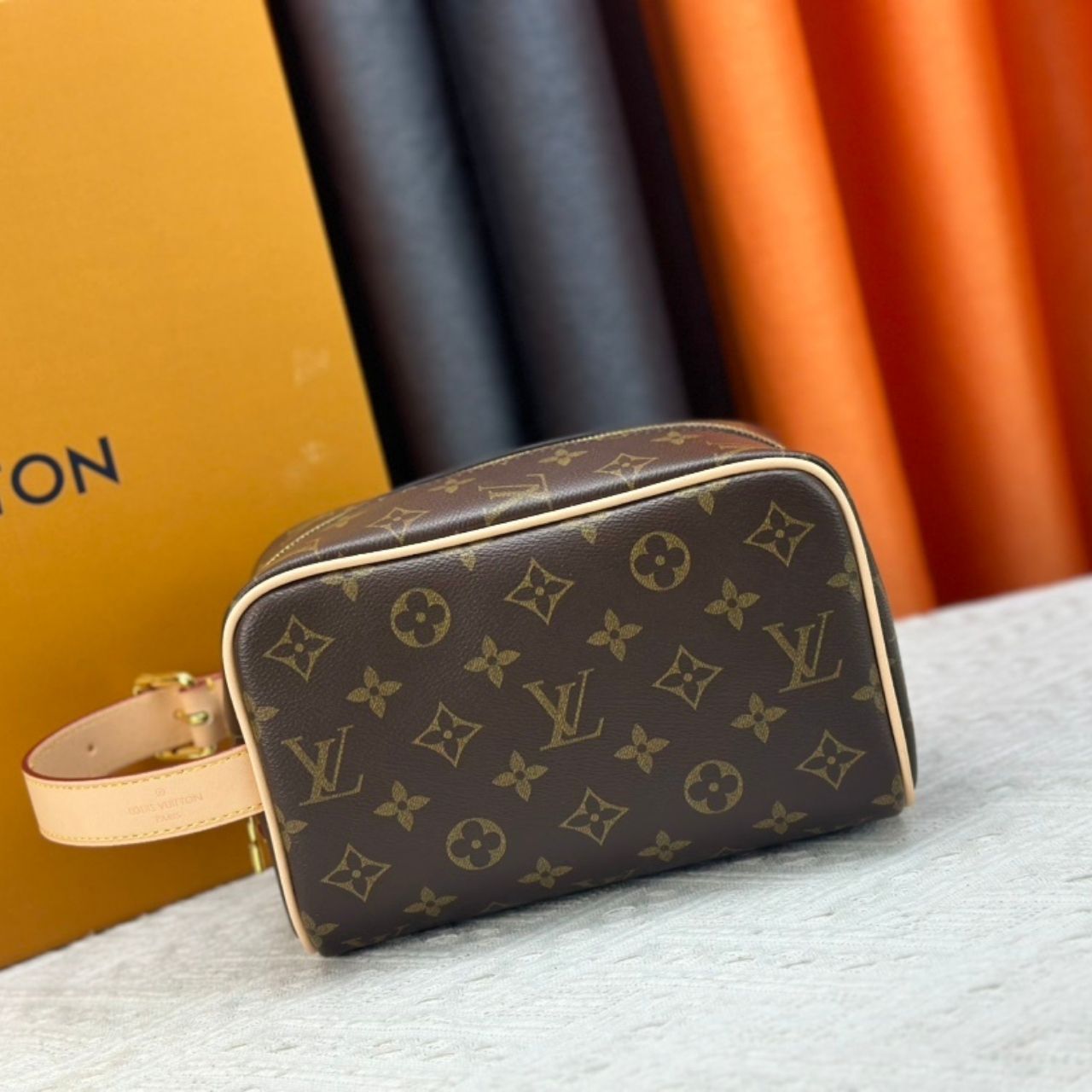 Louis Vuitton Locker Dopp Kit Monogram 23cm M83112 - Image 3