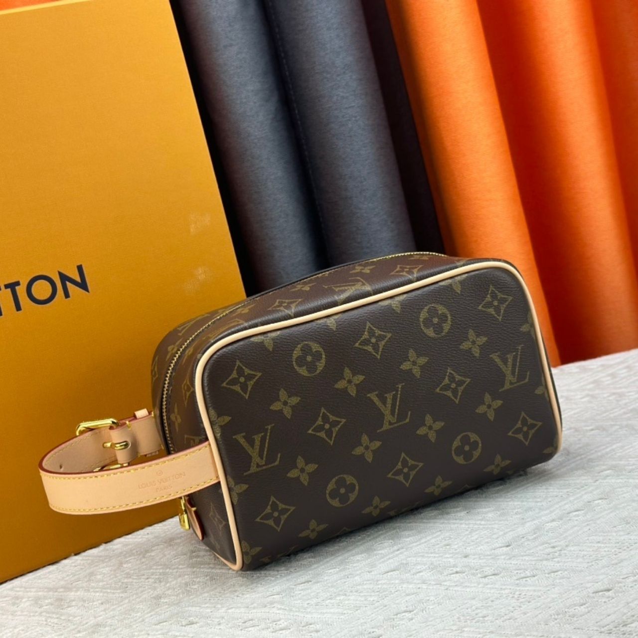 Louis Vuitton Locker Dopp Kit Monogram 23cm M83112 - Image 4