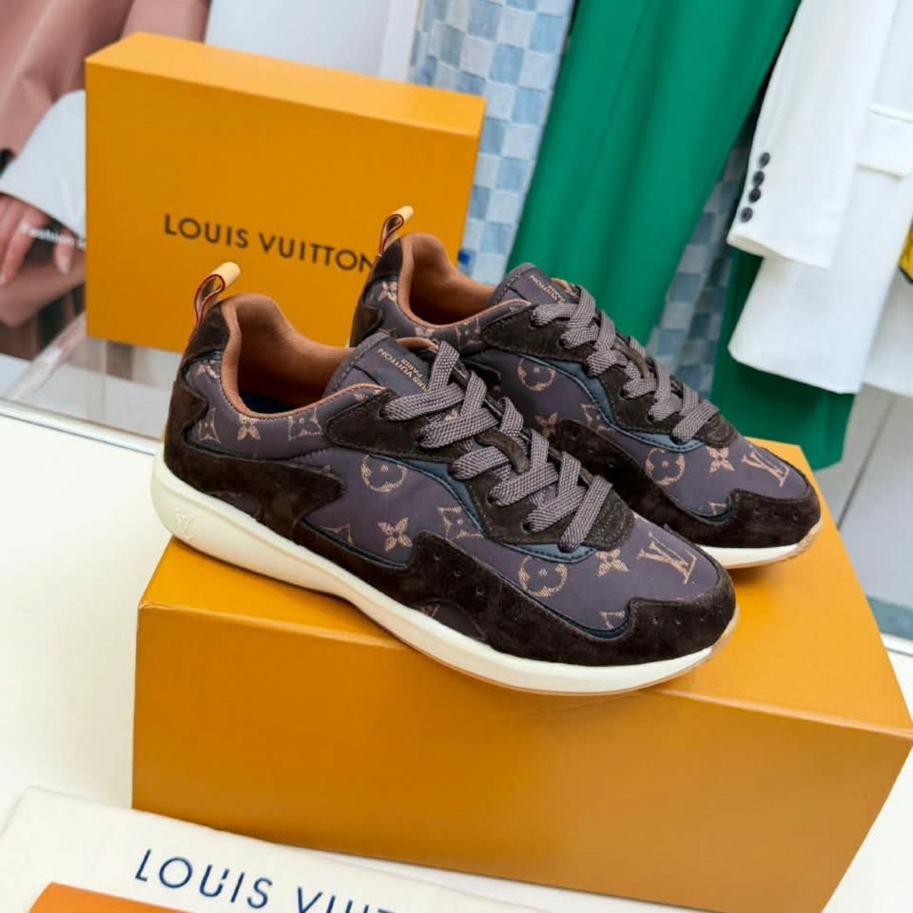 Louis Vuitton Drop 300 Sneaker Brown - Image 3