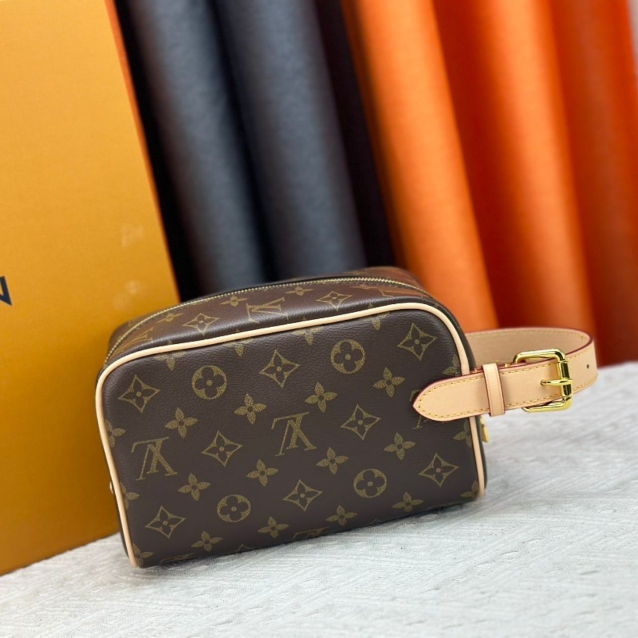 Louis Vuitton Locker Dopp Kit Monogram 23cm M83112 - Image 7