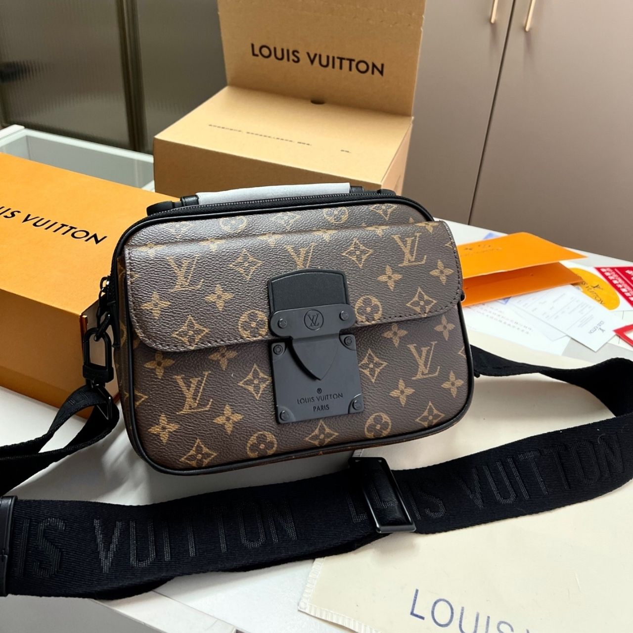 Louis Vuitton S Lock Messenger Monogram 25cm - Image 8