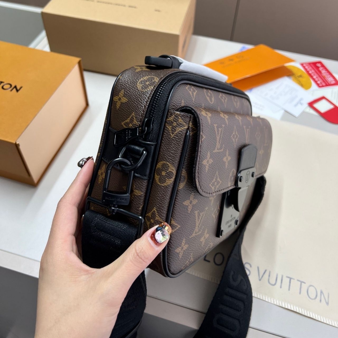 Louis Vuitton S Lock Messenger Monogram 25cm - Image 7