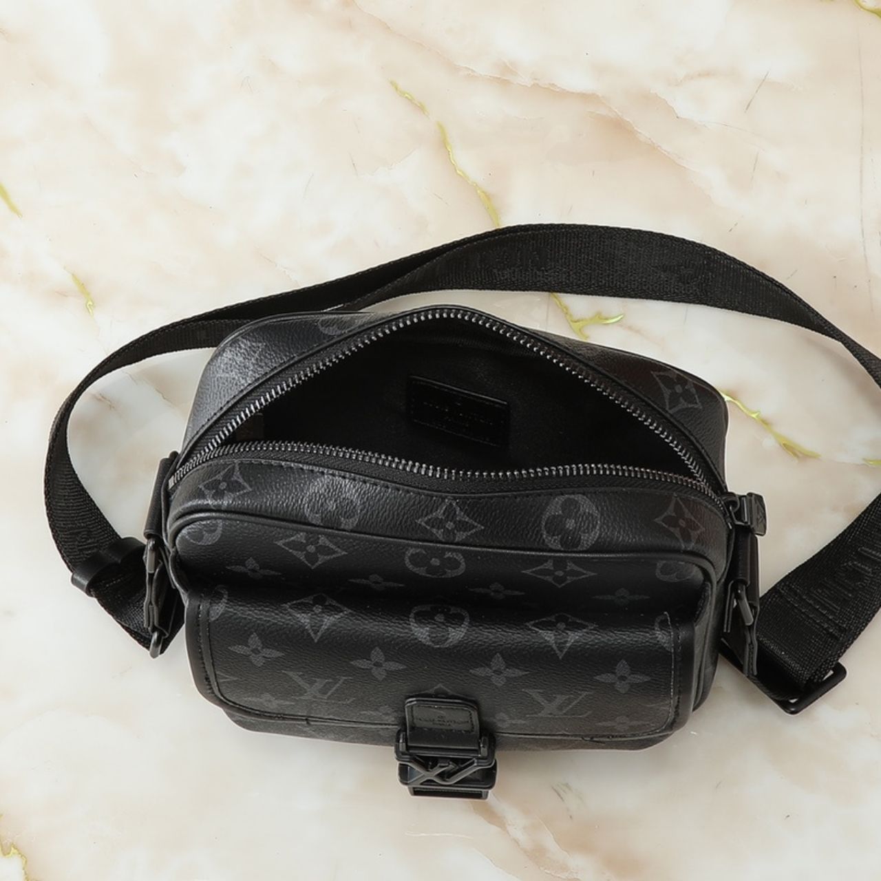 Louis Vuitton Getaway Messenger Monogram Eclipse 20cm M12518 - Image 7