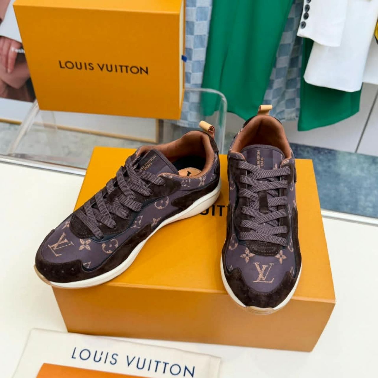 Louis Vuitton Drop 300 Sneaker Brown - Image 4