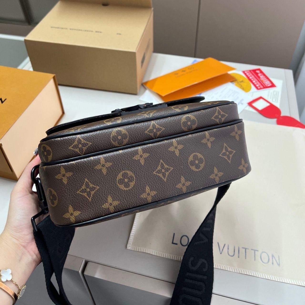 Louis Vuitton S Lock Messenger Monogram 25cm - Image 6