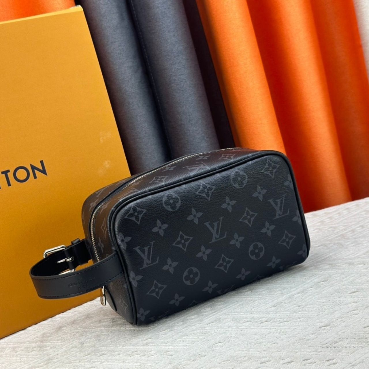 Louis Vuitton Locker Dopp Kit Monogram Eclipse 23cm M83113 - Image 4