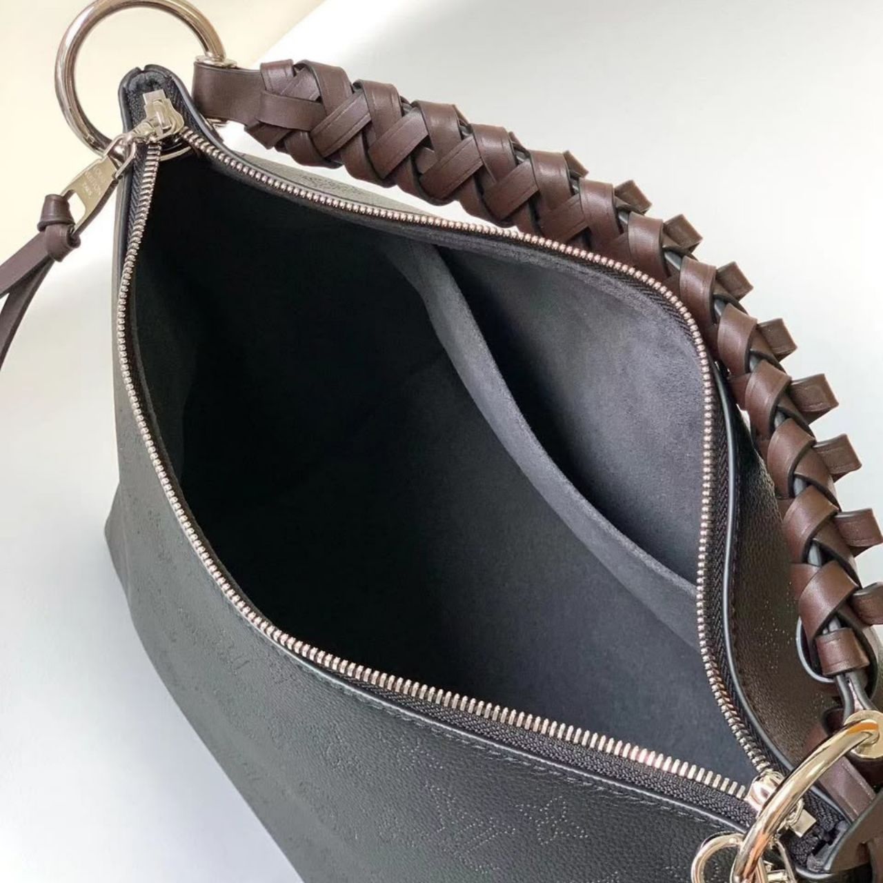 Prestige Edition – Louis Vuitton Beaubourg Hobo MM Black 32cm - Image 6