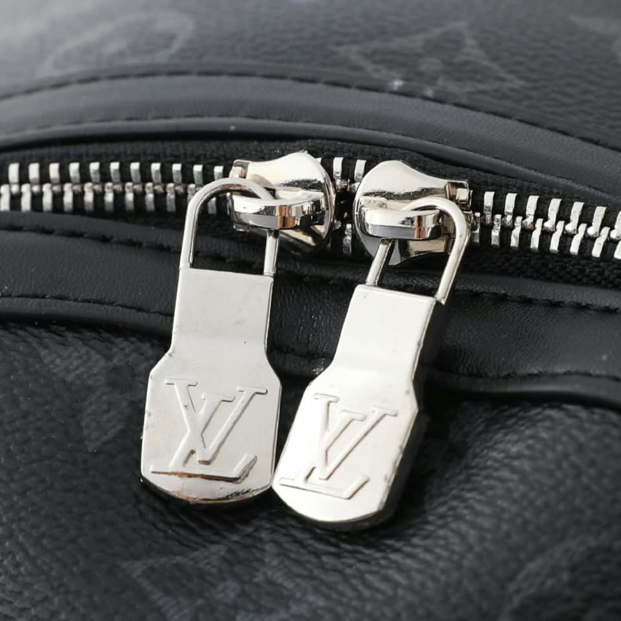 Louis Vuitton Discovery Backpack MM Monogram Eclipse 38cm M22545 - Image 8