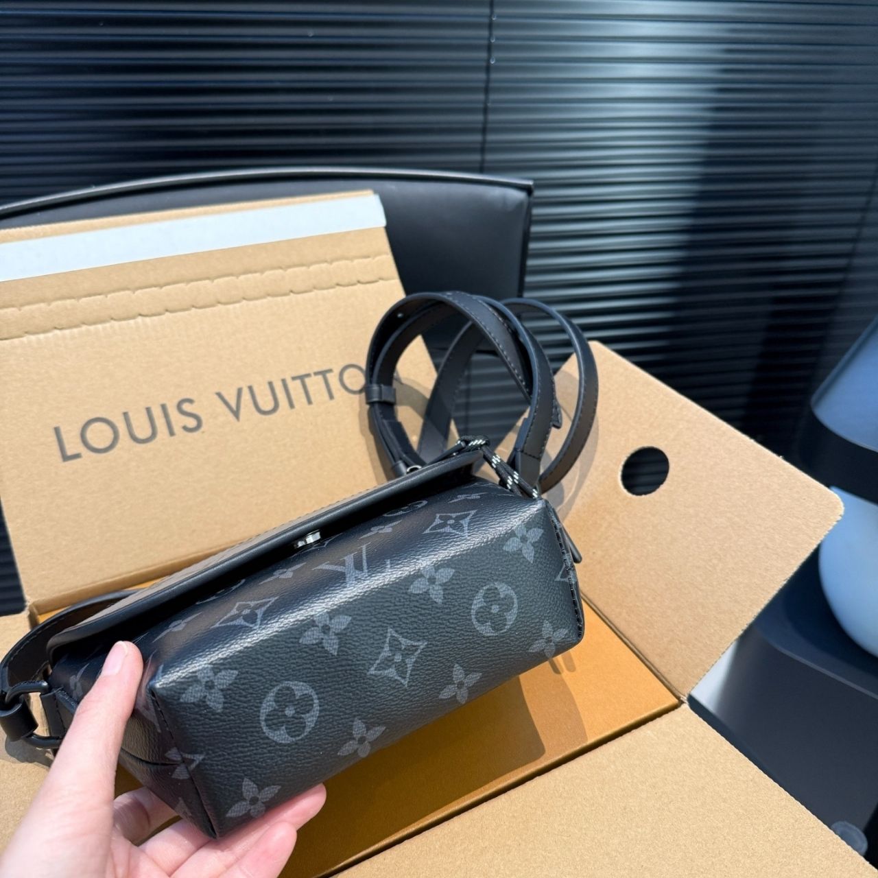 Louis Vuitton Pulse Wearable Wallet Monogram Eclipse 15cm M12806 - Image 7