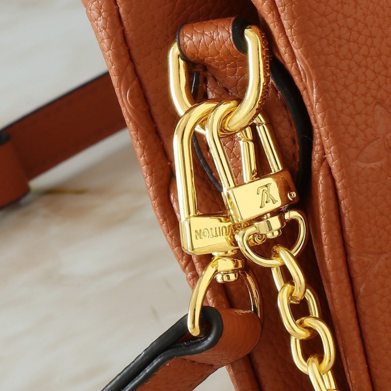 Louis Vuitton Liv Pochette Cognac Brown 26cm M11916 - Image 6