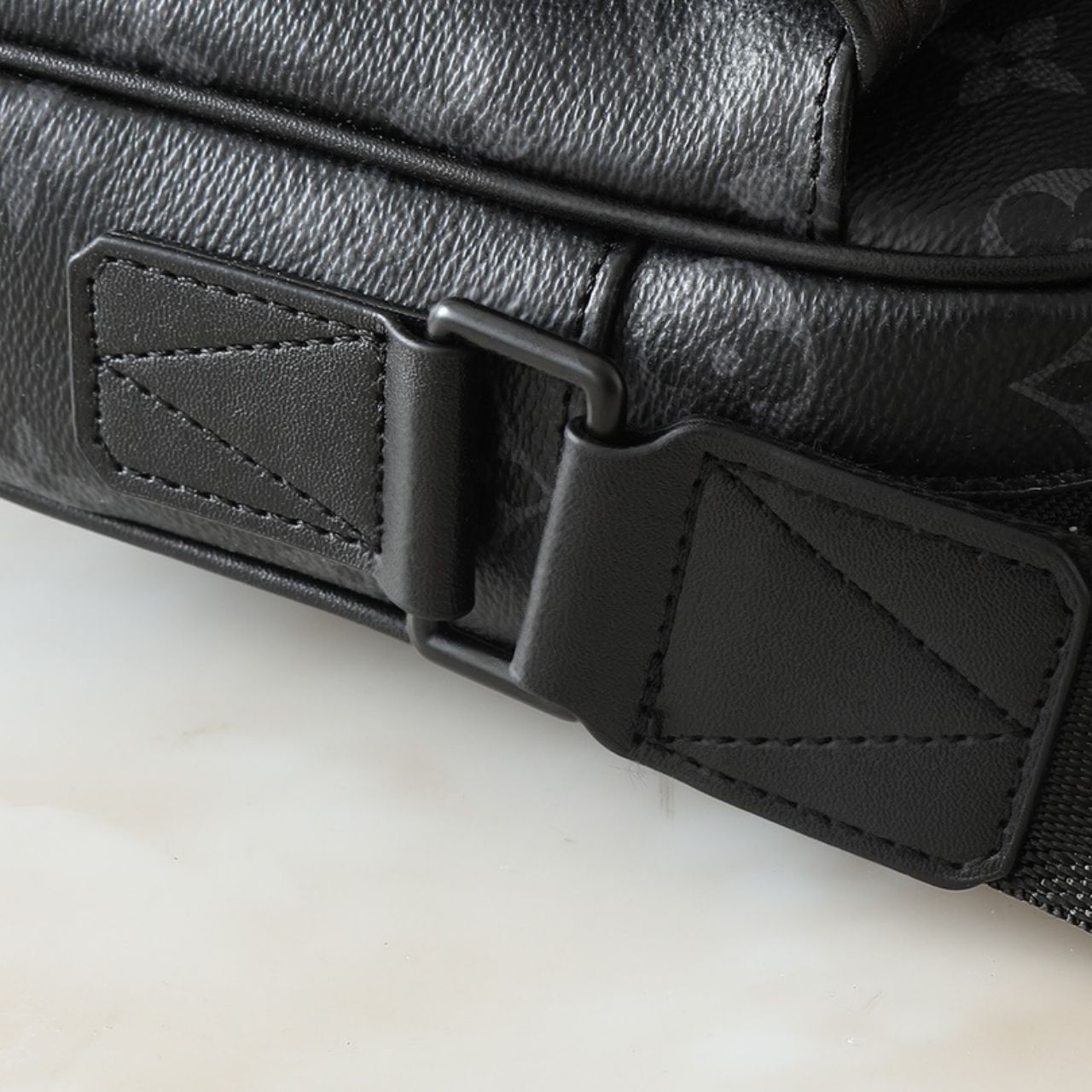 Louis Vuitton Getaway Messenger Monogram Eclipse 20cm M12518 - Image 9