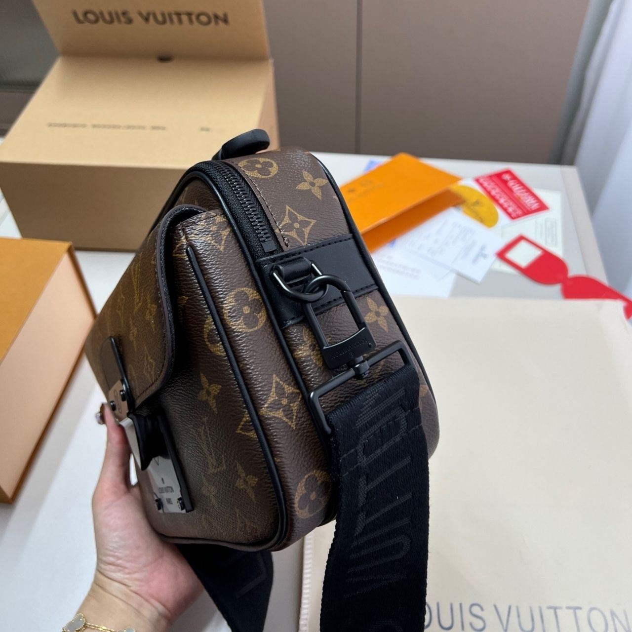 Louis Vuitton S Lock Messenger Monogram 25cm - Image 5