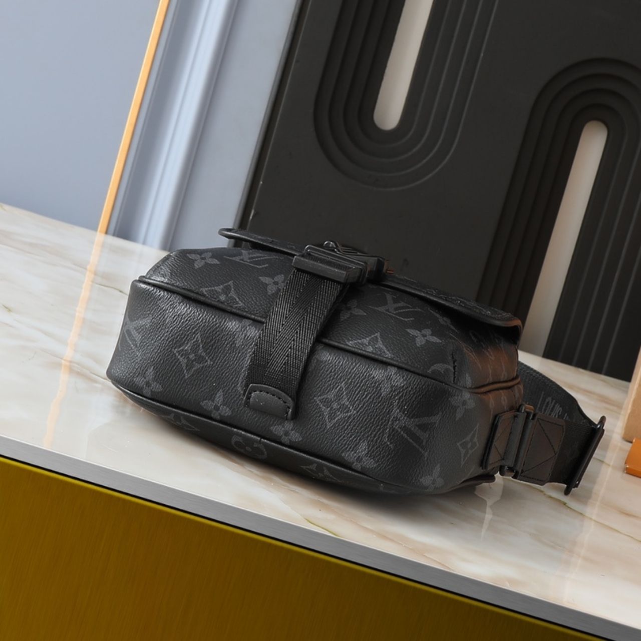 Louis Vuitton Getaway Messenger Monogram Eclipse 20cm M12518 - Image 6