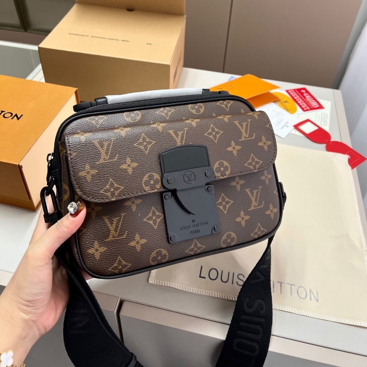 Louis Vuitton S Lock Messenger Monogram 25cm - Image 3
