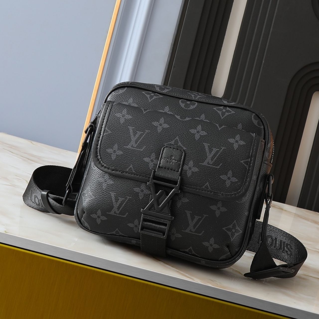 Louis Vuitton Getaway Messenger Monogram Eclipse 20cm M12518 - Image 3